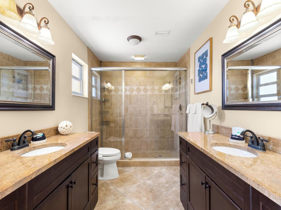 Sea Breeze 708 by Distinctive Beach Rentals Apartment in Madeira Beach