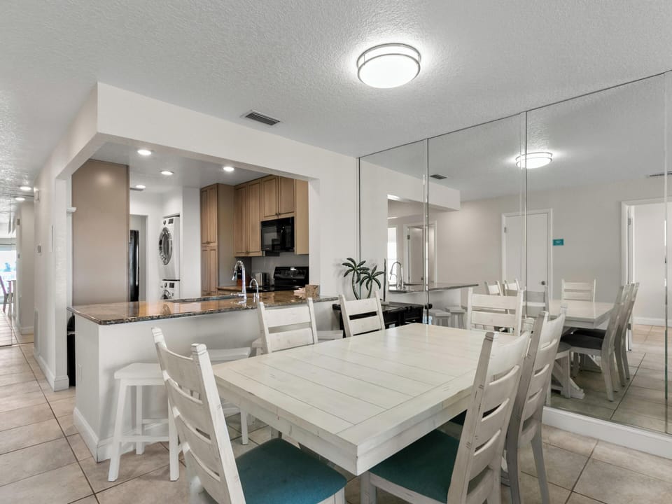 Condo (2 Bedrooms) | Property amenity