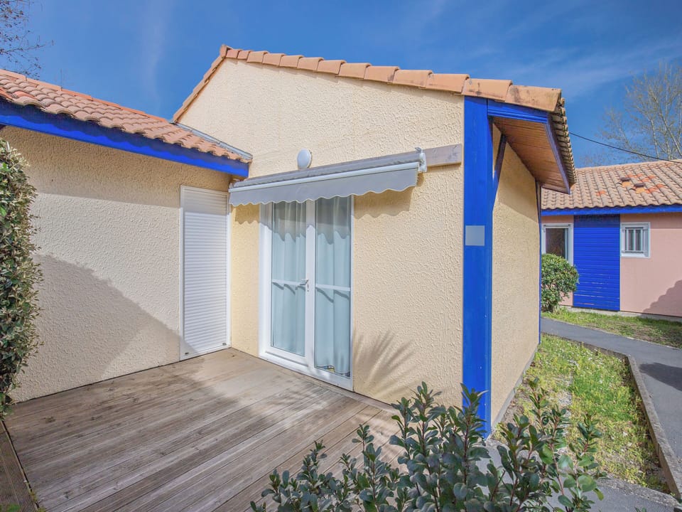 Welcome to your home away from home in the picturesque village of Soustons.