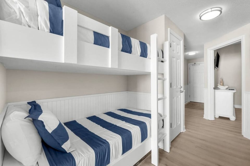 Bunk Nook with Twin over Twin Size Bunk Beds