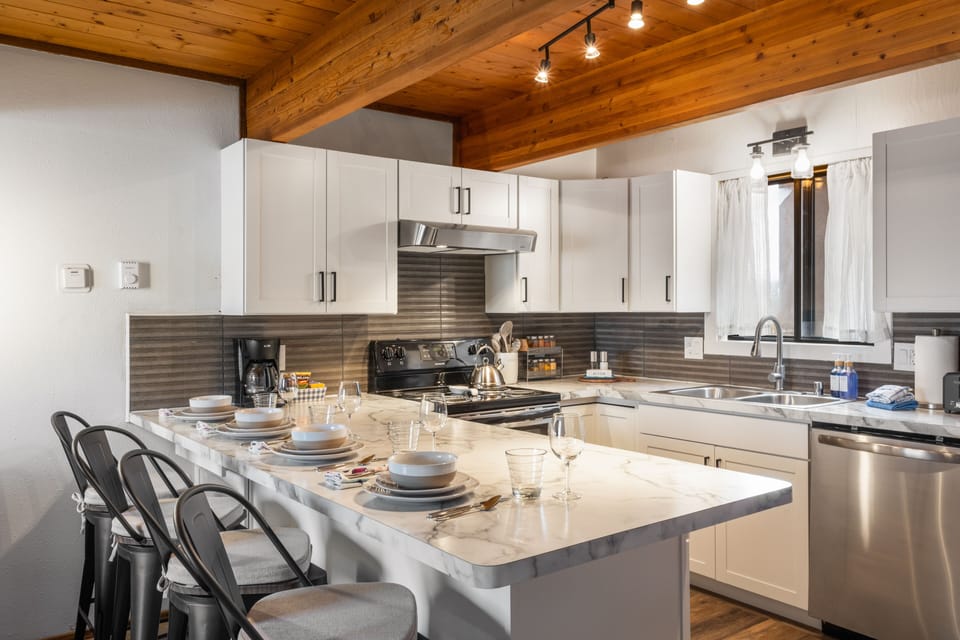 Basic Townhome | Living area | Smart TV, fireplace, Netflix, streaming services
