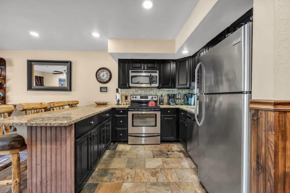 Easily prepare meals and snacks in between ski runs from the fully equipped kitchen.