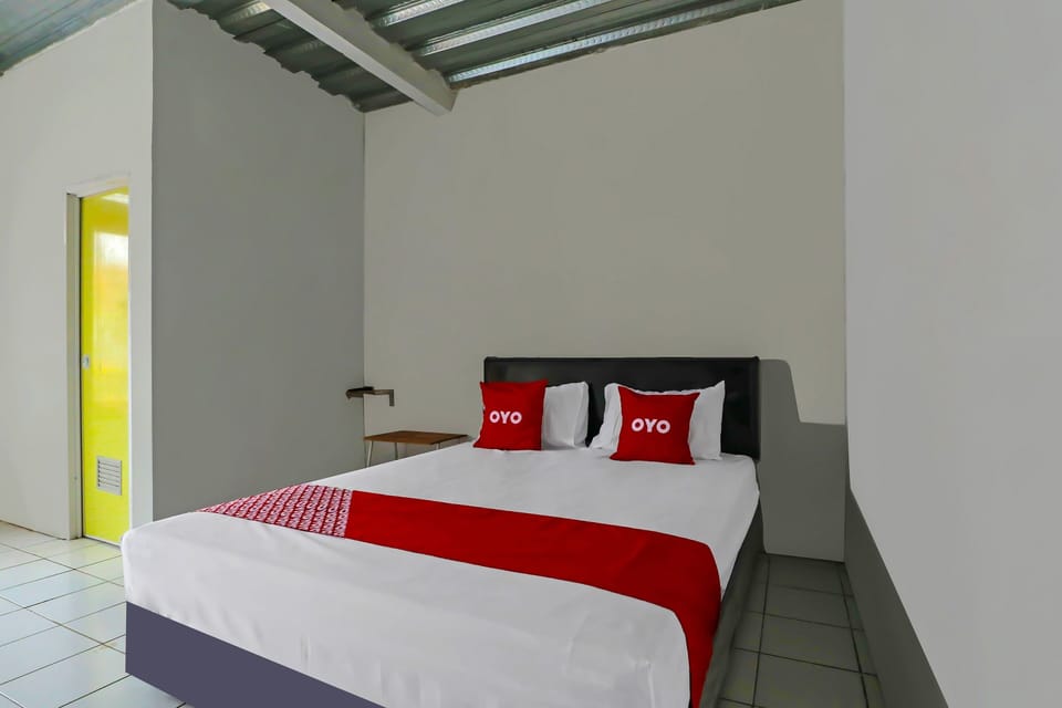 Standard Double Room | Laptop workspace, free WiFi, bed sheets