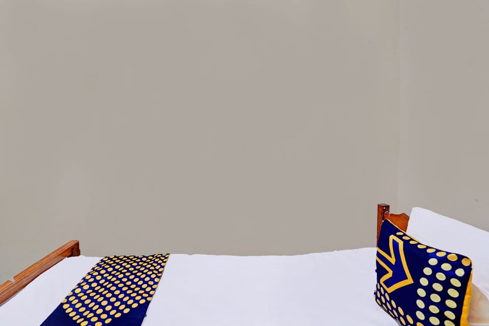 Basic Single Room | Laptop workspace, free WiFi, bed sheets