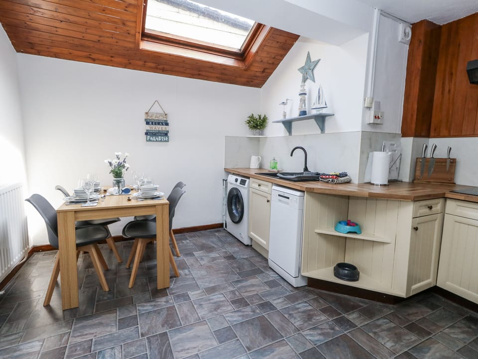 Cottage | Dining