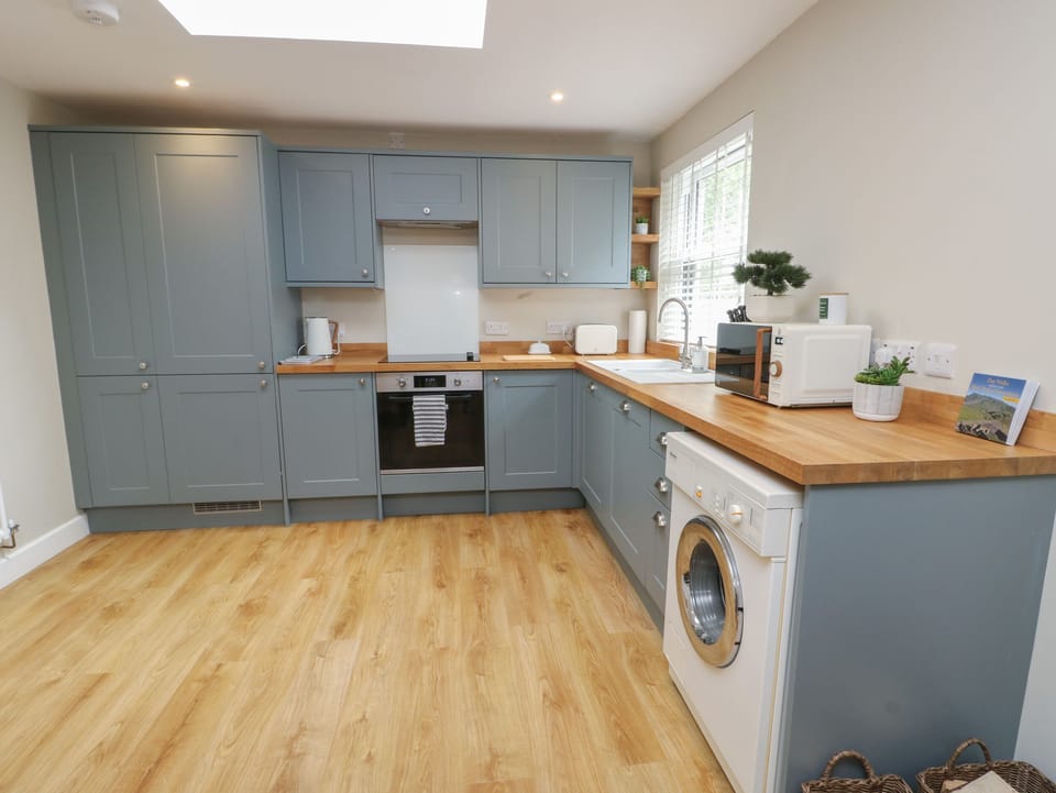 Fridge, dishwasher, electric kettle, toaster