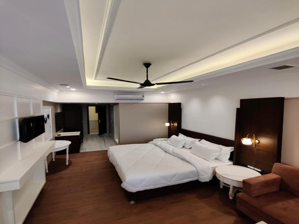 In-room safe, soundproofing, iron/ironing board, free WiFi