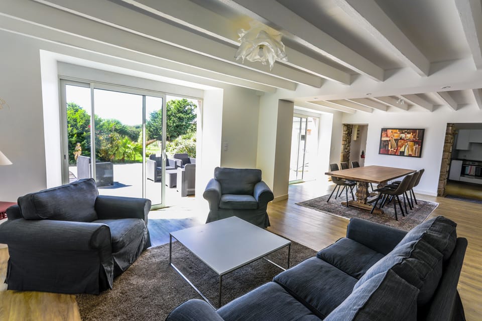 Comfort Cottage | Living area | 24-inch flat-screen TV with digital channels, TV