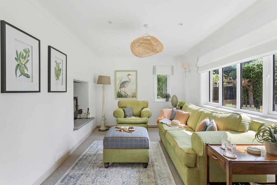 Bramblewood- Maidencombe Sleeps 6 with hot tub Lounge