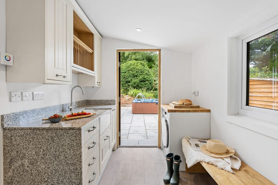 Fresh Escapes - Bramblewood- Maidencombe Sleeps 6 - Bathroom