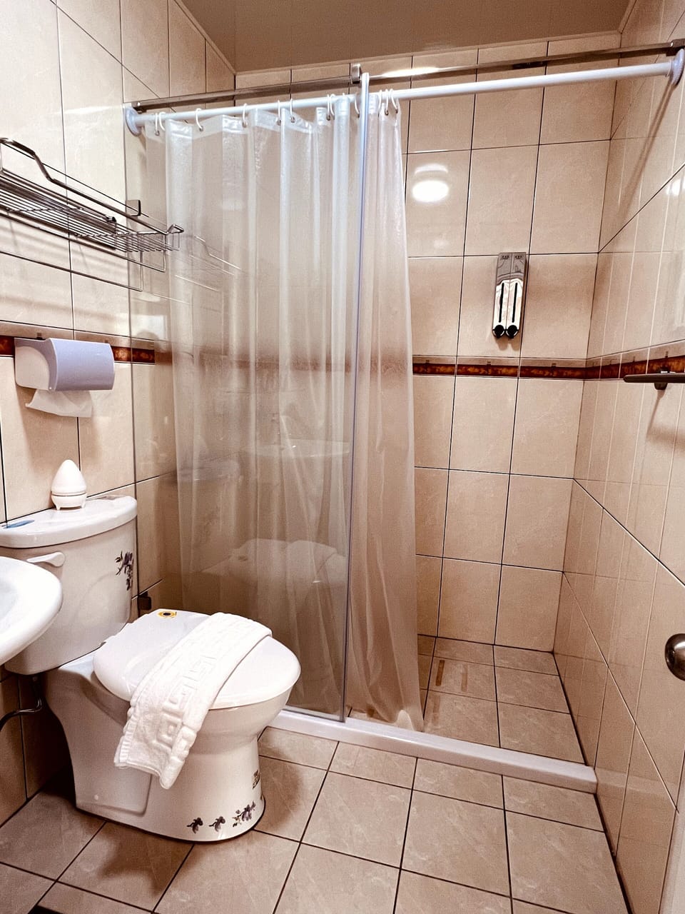 Comfort Quadruple Room | Bathroom | Shower, free toiletries, hair dryer, slippers