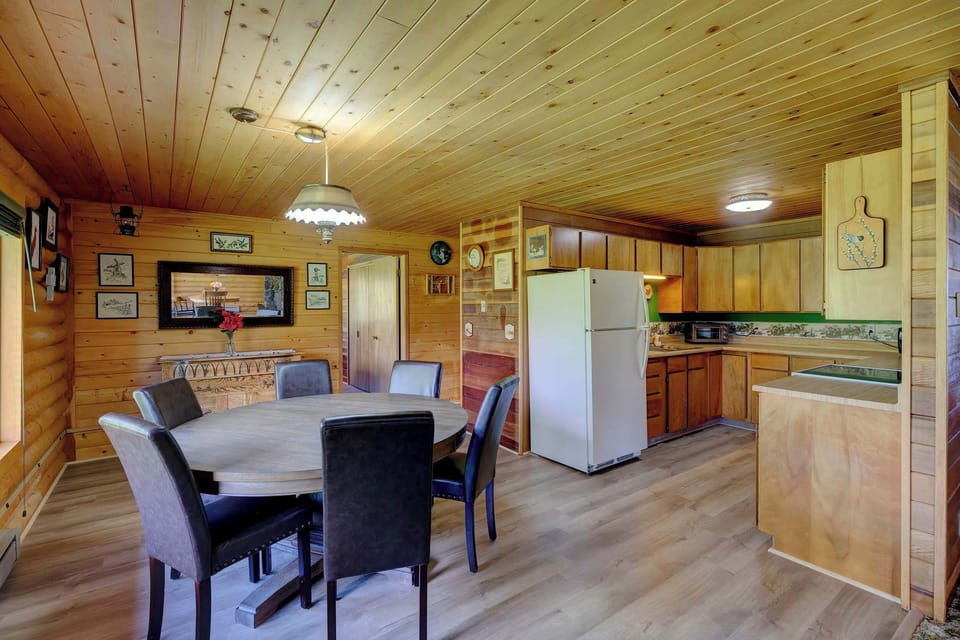 Everything within reach, making meals easy and unhurried.