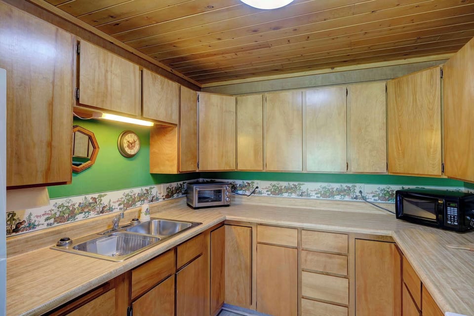 Practical layout and full appliances keep daily routines simple.