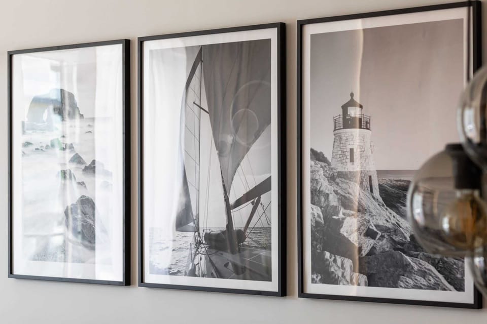 Decorative details in the apartment. 