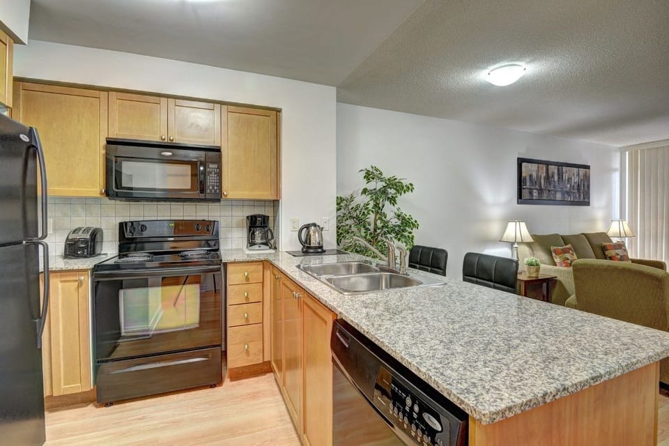 Executive Suite, 1 Bedroom | Private kitchen | Full-size fridge, microwave, oven, stovetop