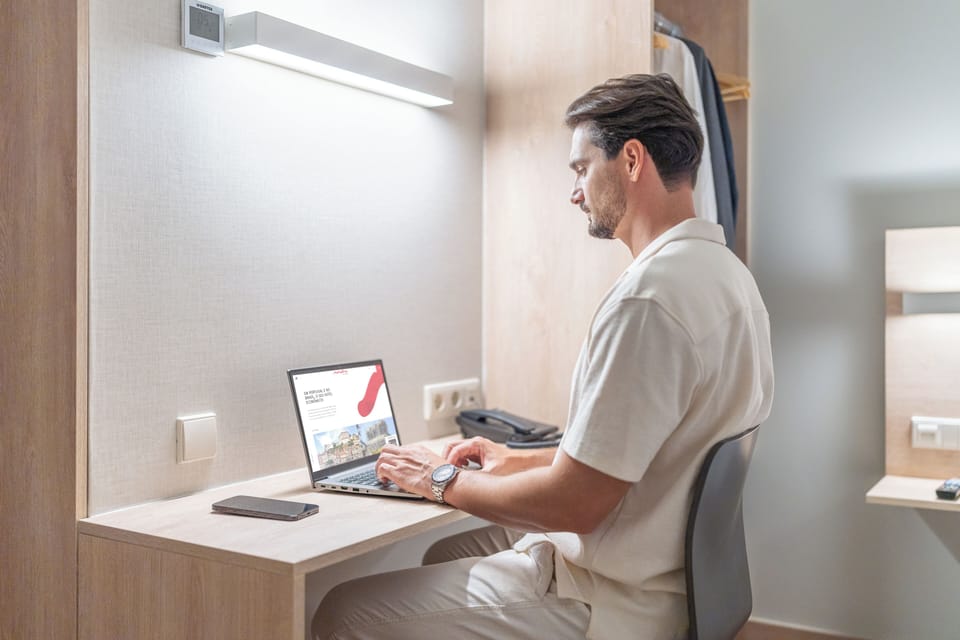 Desk, laptop workspace, soundproofing, free WiFi