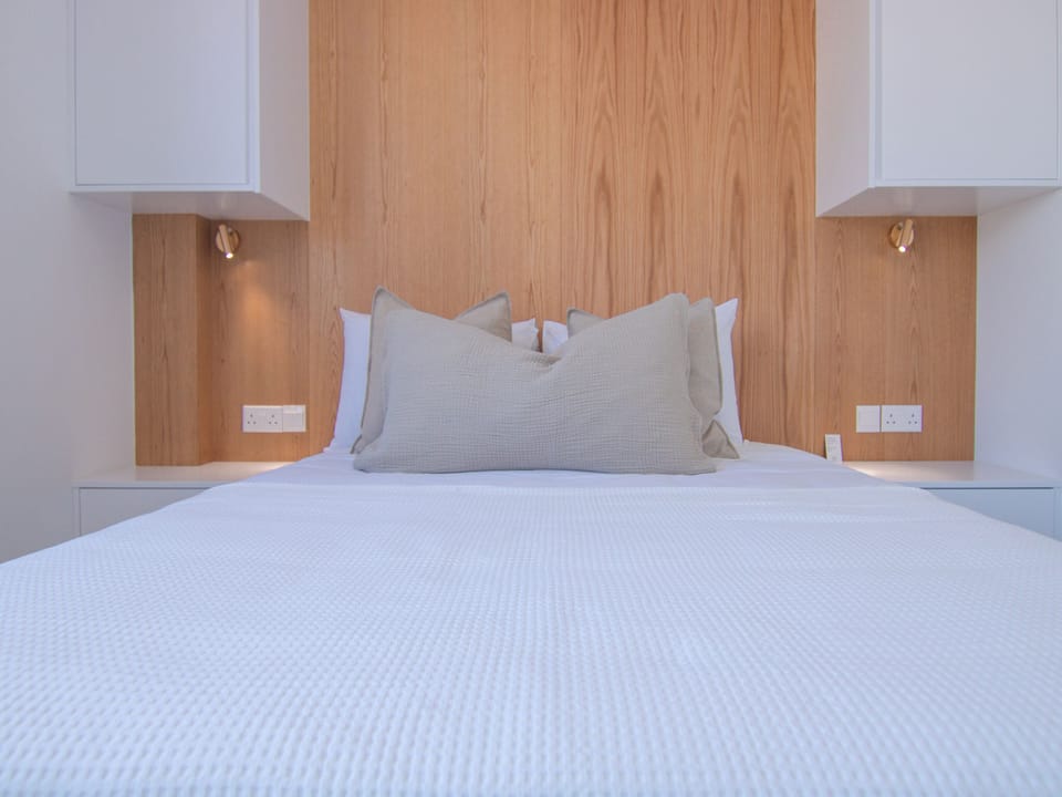 Luxury Apartment | 1 bedroom, in-room safe, blackout drapes, iron/ironing board