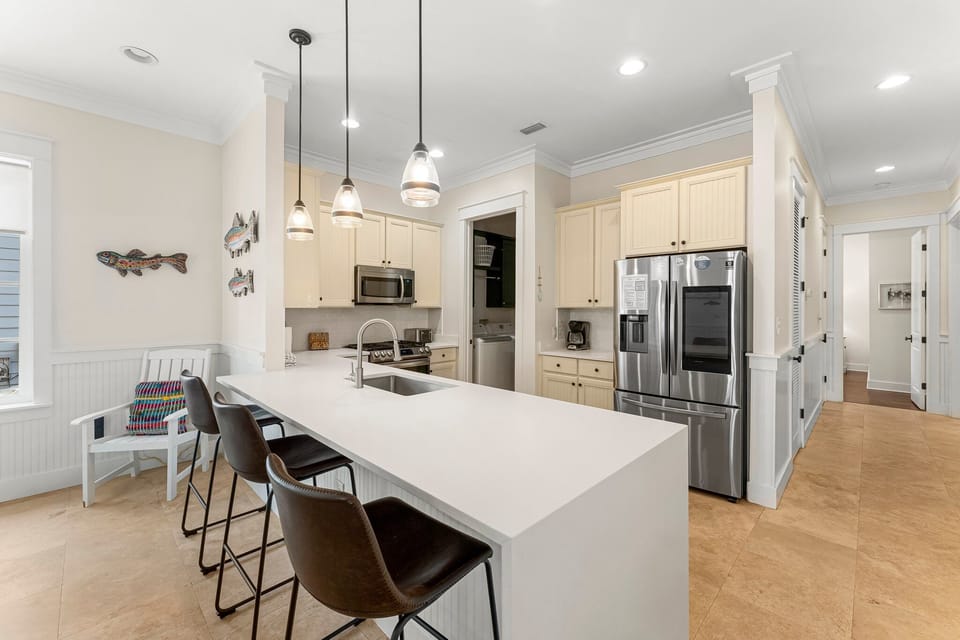 Kitchen with Breakfast Bar