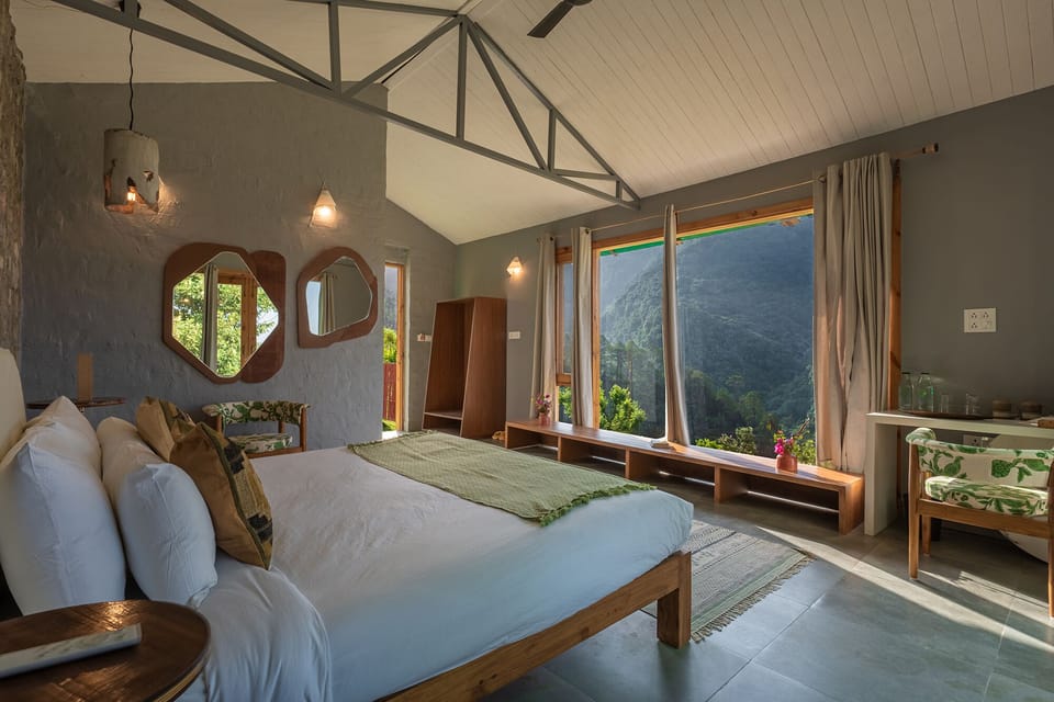 Grasshopper | Soundproofing, free WiFi, bed sheets