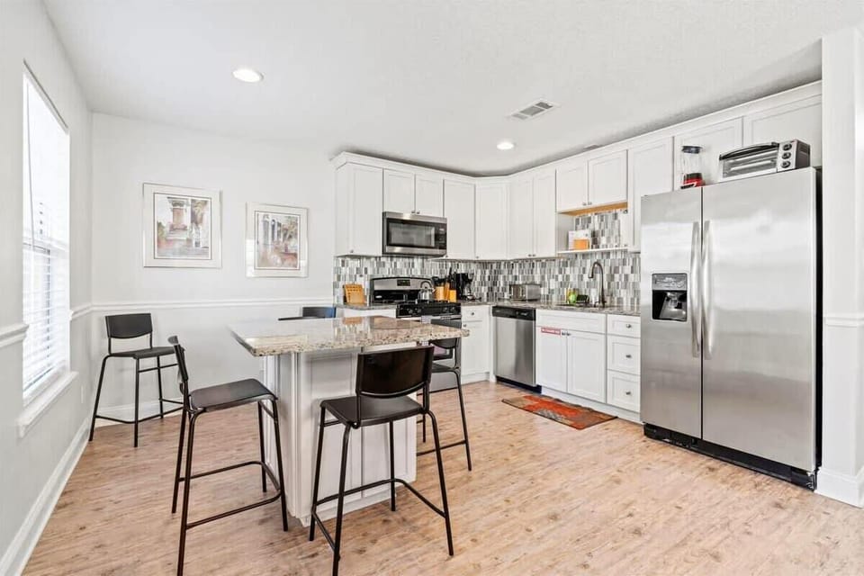 A fully-equipped kitchen that’s outfitted with everything you need to cook up homemade meals.