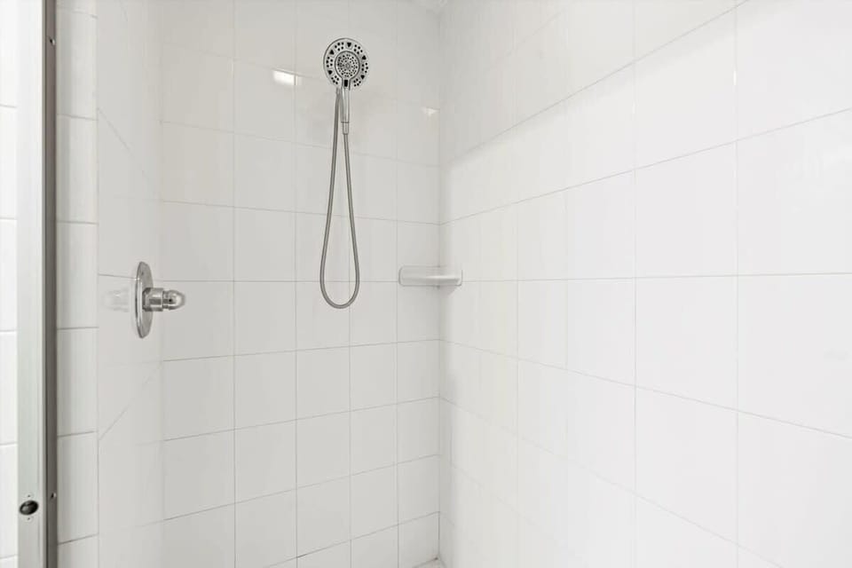 Start your day refreshed in this clean, bright shower.