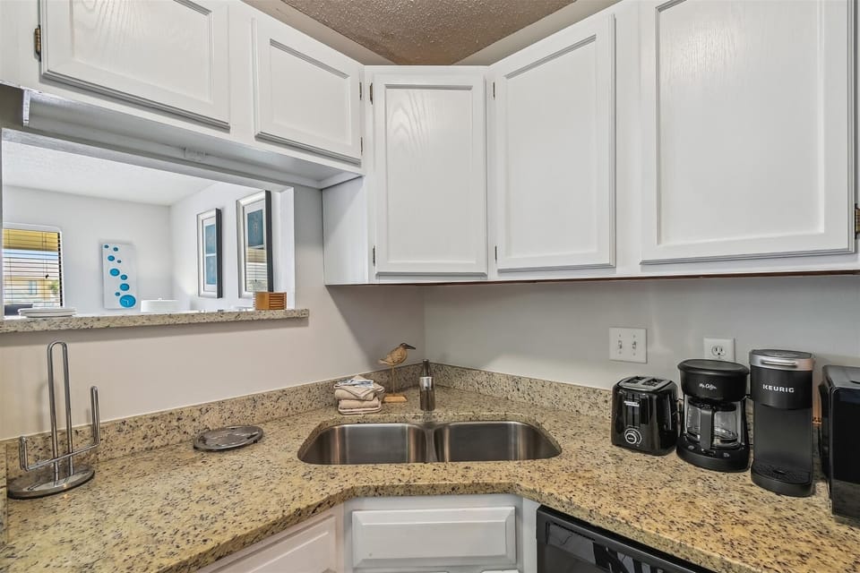 Studio | Private kitchen | Fridge, oven, coffee/tea maker, toaster