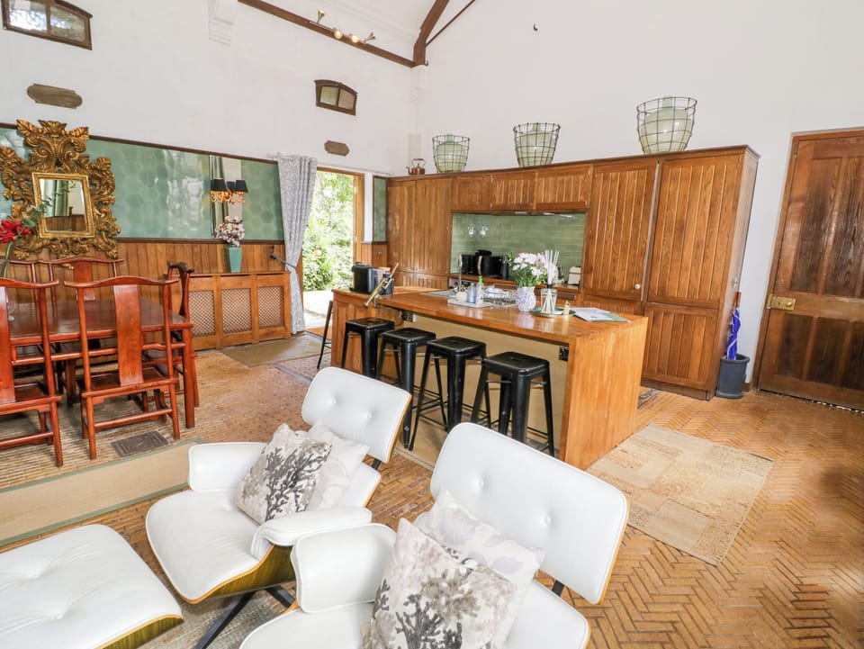 Cottage | Interior