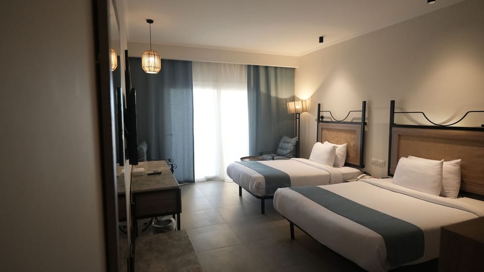 Boho Room Sea View | Free minibar items, in-room safe, individually decorated