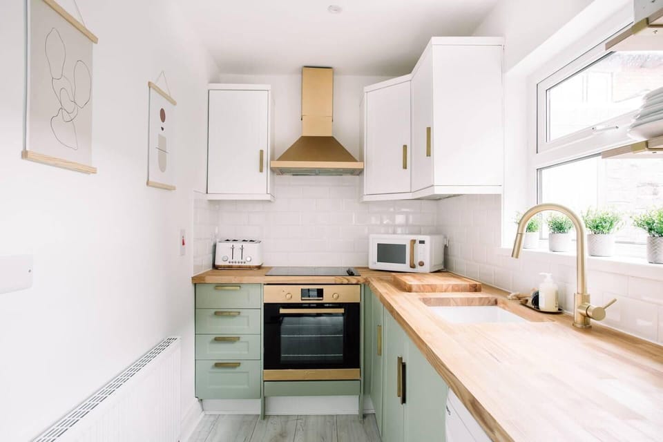 House | Private kitchen | Fridge, microwave, oven, stovetop