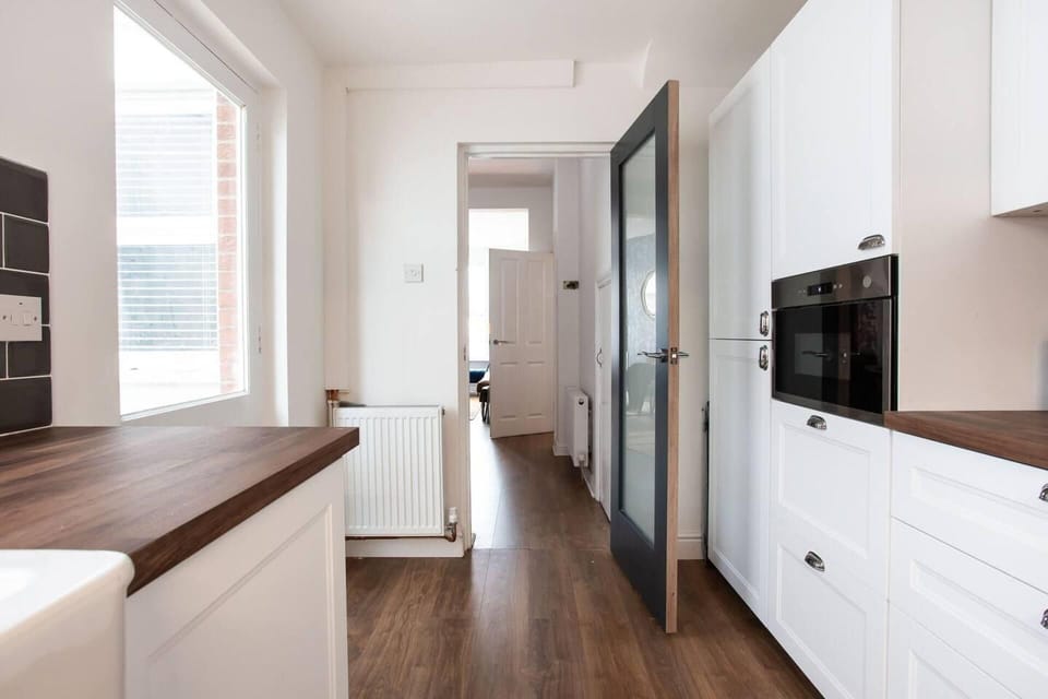 House | Private kitchen | Fridge, microwave, oven, stovetop