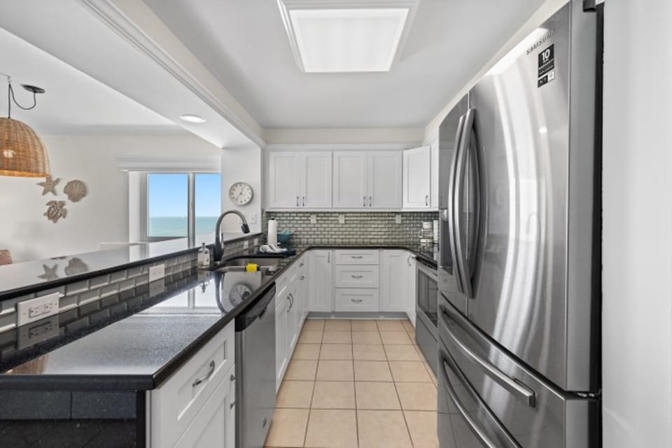 All modern appliances to make meal preparation a breeze.