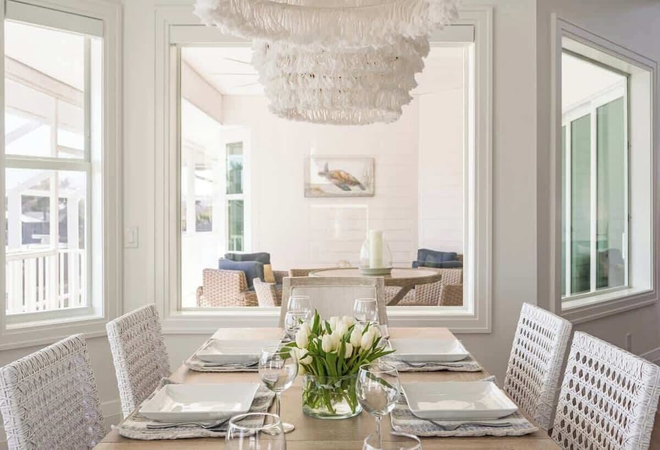 The natural light pouring in through large windows highlights the exquisite details of the dining space, while also providing a pleasant backdrop for your meals