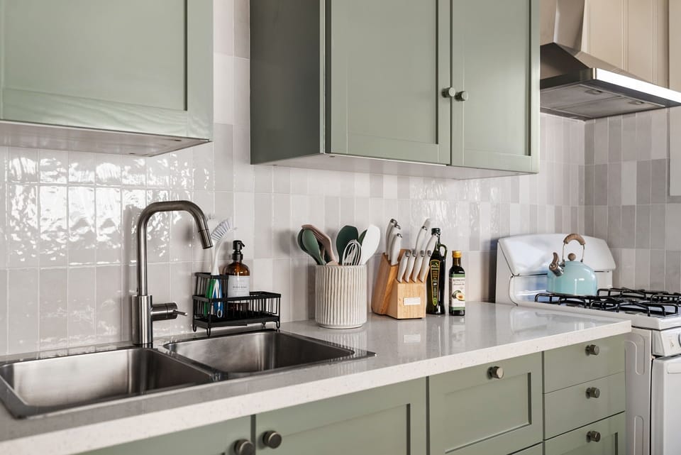 Fully equipped and updated kitchen.