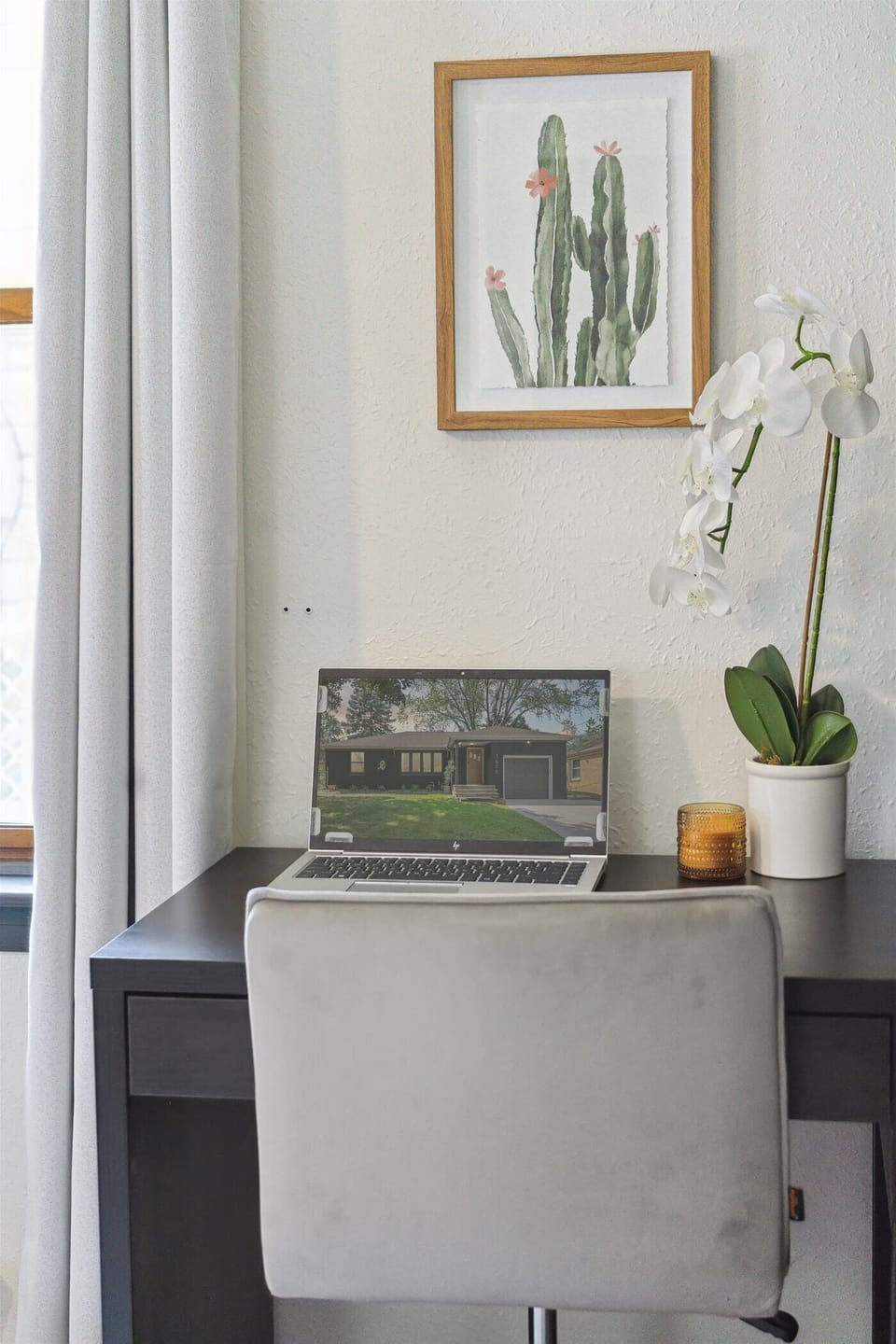 Workstation in King room on main floor. (Laptop not included)