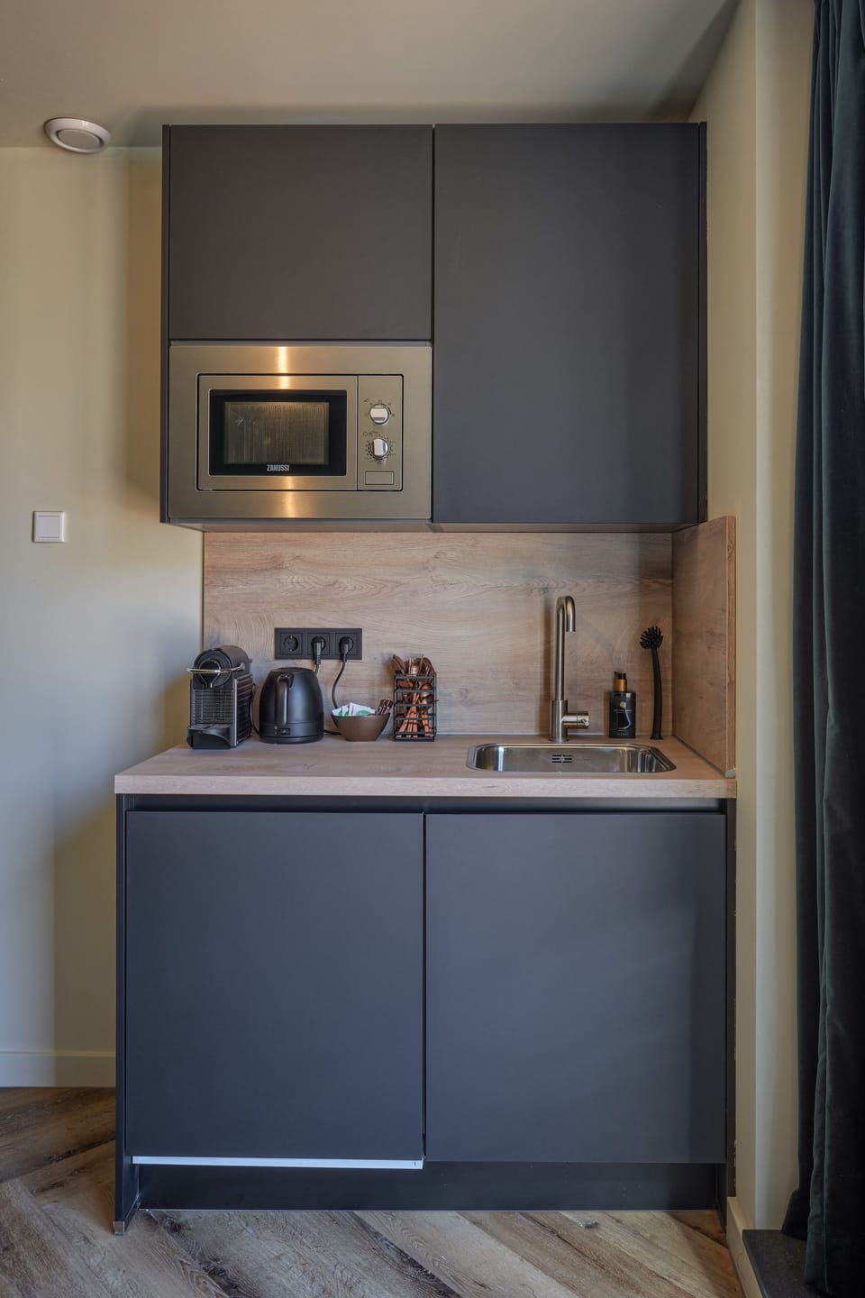 Espresso maker, coffee/tea maker, electric kettle