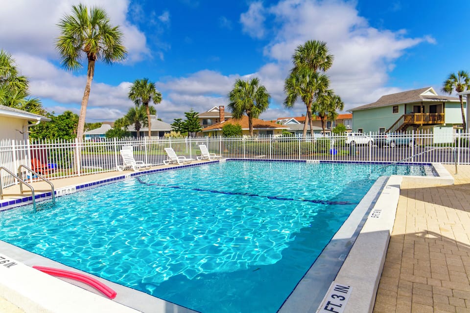 Condo (4 Bedrooms) | Property amenity