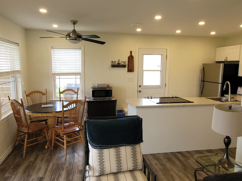 Dining/Kitchen