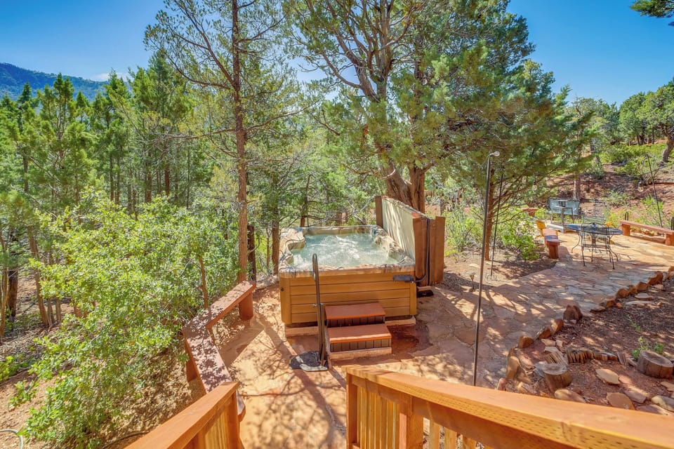 Private Hot Tub | Pine Mountain Views