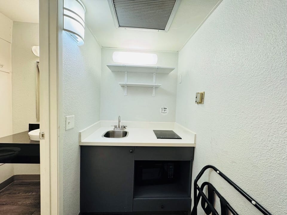 Mini-fridge, microwave, oven, stovetop