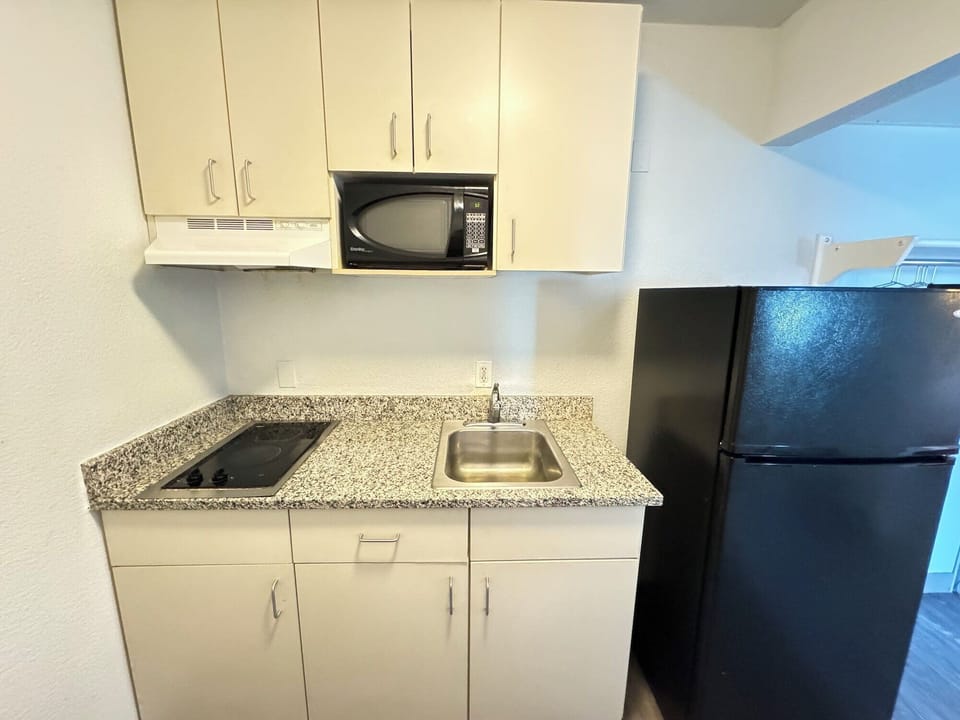 Mini-fridge, microwave, oven, stovetop