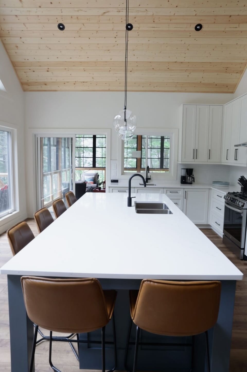 Kitchen Island with seating for 6