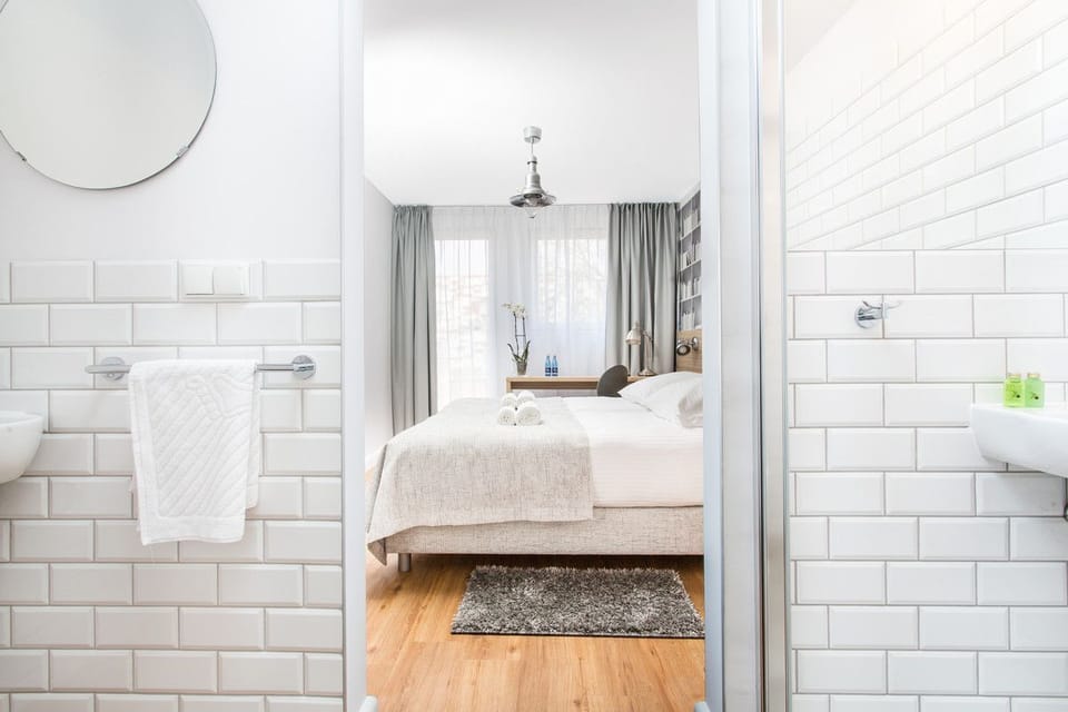 Standard Room | Pillowtop beds, desk, blackout drapes, free WiFi