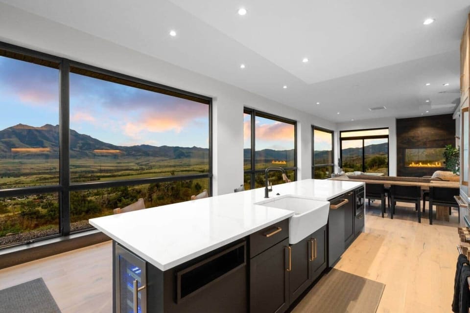 Culinary theater. Expansive island with Saddle Leather stools in Italian Brompton.