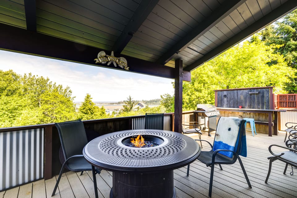 Fire Table | Outdoor Dining | Propane Grill | Views