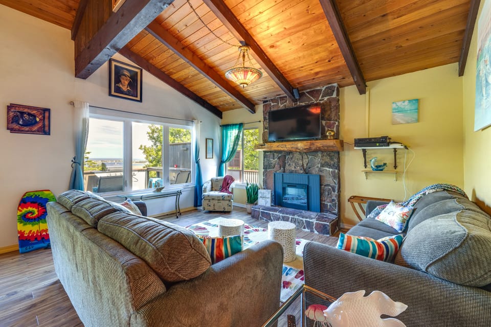 Living Room | Main Level | Central A/C & Heating | Smart TV