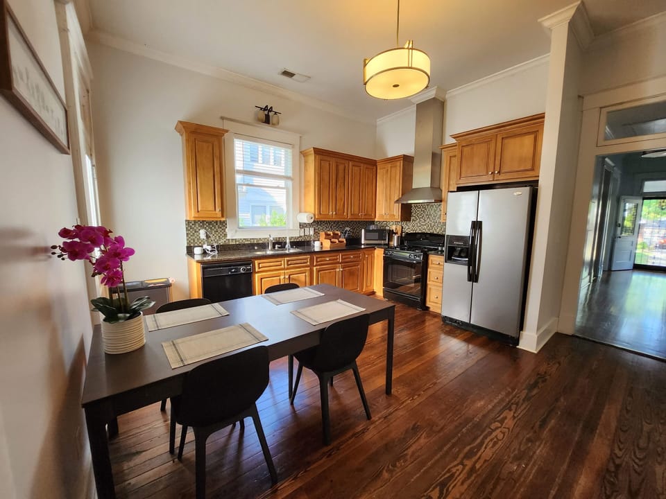 Kitchen & Dining area