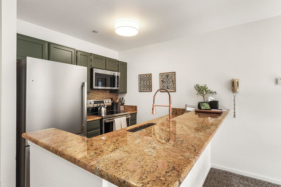 Fully Equipped Kitchen — Cook with ease in a stocked kitchen designed for real meals and easy entertaining. 🍳🍽️