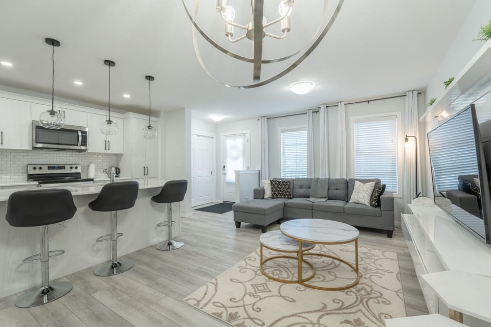 Living Room & Kitchen 
