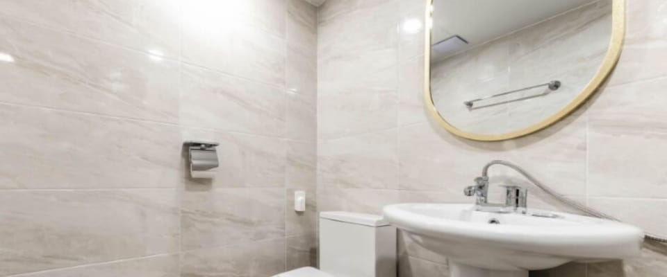 Basic Double Room | Free WiFi, bed sheets