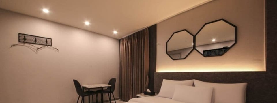 Basic Double Room | Free WiFi, bed sheets